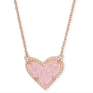 ✨️💕 Kendra Scott Ari pink Heart Adjustable Length Pendant Necklace ✨️💕